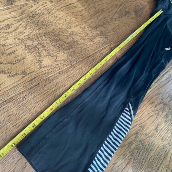 Lululemon Run: Ice Queen PantBlack / Classic Stripe Black White / Black size 4 - Picture 15 of 16